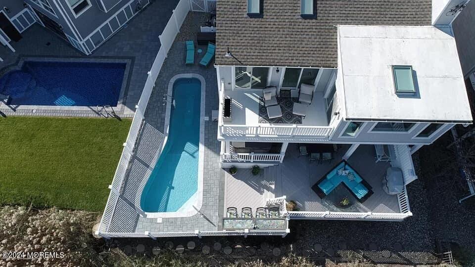 196 Cartagena Dr in Brick, NJ - Foto de edificio