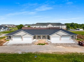 2716 Saffron Pl in Bellevue, WI - Building Photo