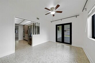 168 SE 9th Ct in Hialeah, FL - Building Photo - Building Photo