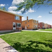 U-Crest Apartments in Buffalo, NY - Foto de edificio - Building Photo