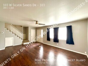 103 W Silver Sands Dr in San Antonio, TX - Foto de edificio - Building Photo