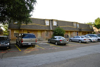 Remond Cliff Plaza in Dallas, TX - Foto de edificio - Building Photo