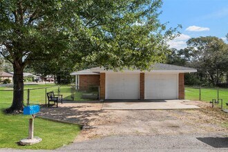209 Moss Hill Ln in Conroe, TX - Foto de edificio - Building Photo
