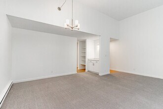 6413 Sand Point Way NE in Seattle, WA - Building Photo - Building Photo