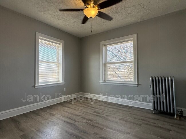 5607 W Wabansia Ave in Chicago, IL - Building Photo - Building Photo