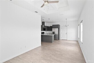 13 Notre Dame Ave in McAllen, TX - Building Photo - Building Photo