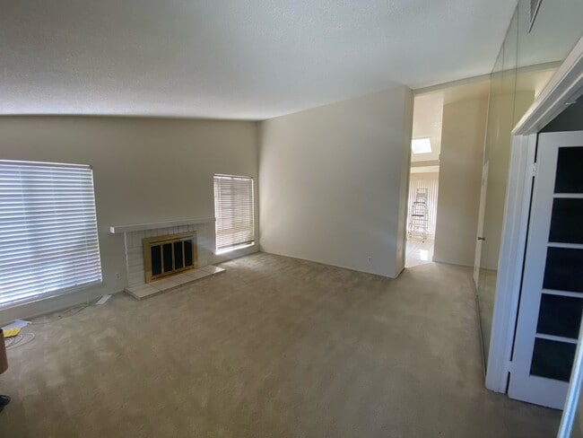 61 Meadow View Dr in Pomona, CA - Building Photo - Building Photo