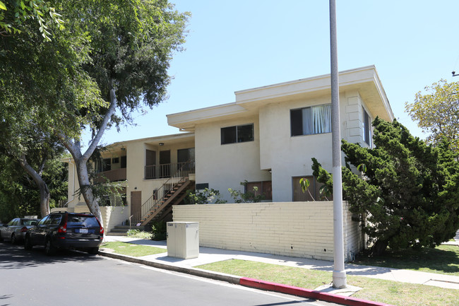 3250 Oakhurst Ave in Los Angeles, CA - Foto de edificio - Primary Photo