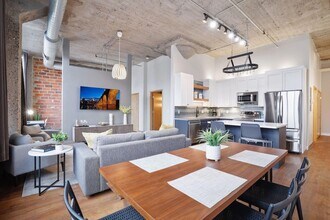 521 S 7th St in Minneapolis, MN - Building Photo - Building Photo