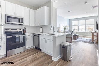 100 River Park Dr, Unit 151 in Raritan, NJ - Building Photo - Building Photo