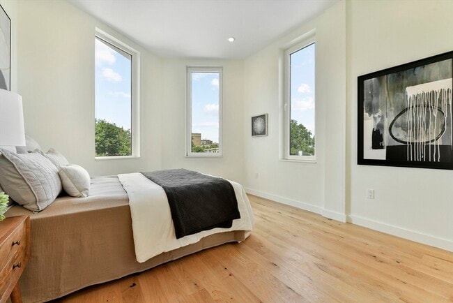 80 Terrace St in Roxbury Crossing, MA - Foto de edificio - Building Photo