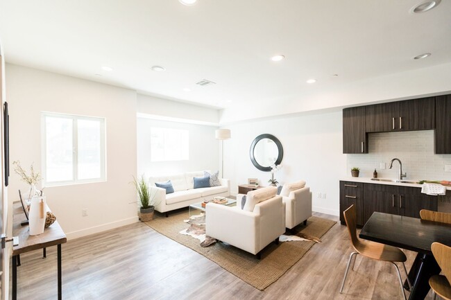 14827 Victory in Van Nuys, CA - Foto de edificio - Interior Photo