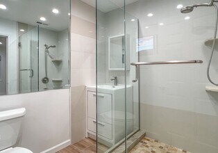 343 N Florence St in Burbank, CA - Building Photo - Building Photo