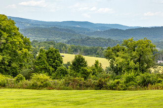 119 Knibloe Hill Rd in Sharon, CT - Building Photo - Building Photo