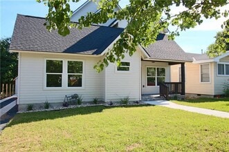 705 Harris Ave in Austin, TX - Building Photo - Building Photo