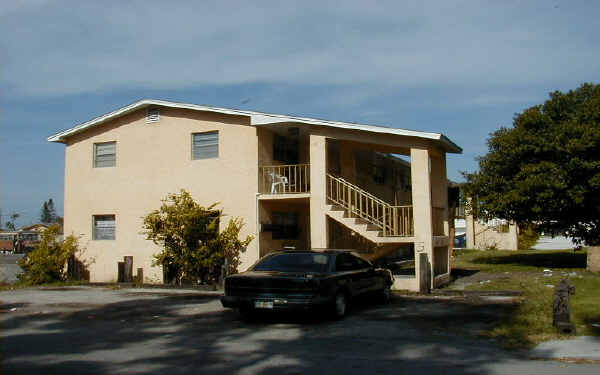 149 Annona Ave in Pahokee, FL - Foto de edificio