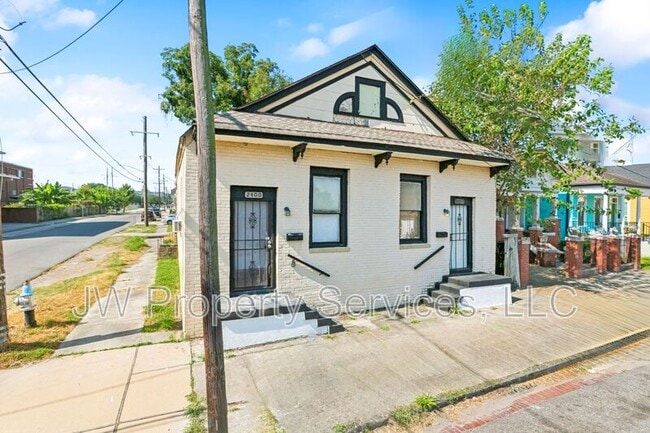 2400 Dumaine St in New Orleans, LA - Foto de edificio - Building Photo
