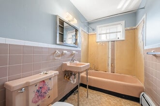 24 Deerfield Ct, Unit D in East Hartford, CT - Foto de edificio - Building Photo