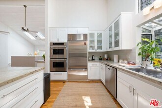 22760 Chamera Ln in Topanga, CA - Building Photo - Building Photo