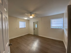 6237 SE Lake Cir Dr in Stuart, FL - Building Photo - Building Photo