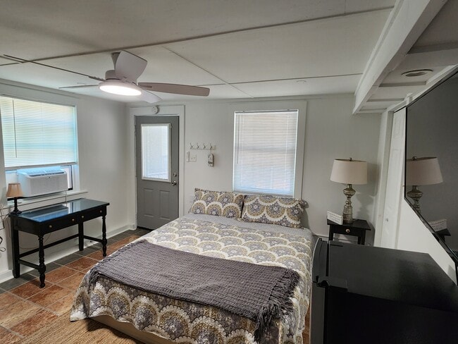 1308 E Washington Ave, Unit 1