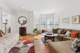 16 Gateway Ct in Hampton Bays, NY - Building Photo - Building Photo