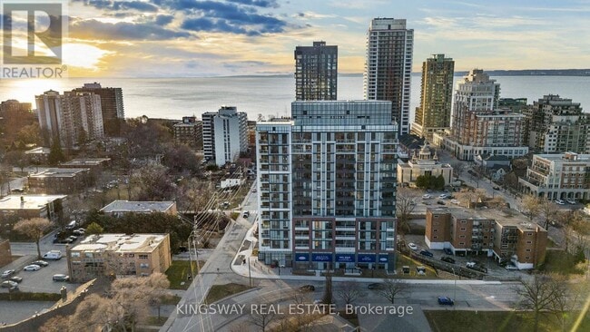 2088 James St in Burlington, ON - Building Photo - Building Photo