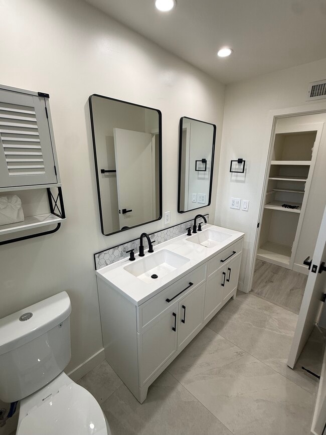 6650 Sale Ave in West Hills, CA - Foto de edificio - Building Photo