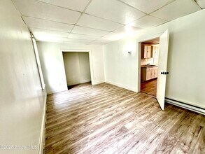 27 Milton Ave-Unit -Unit 2-Upstairs Apartment in Amsterdam, NY - Building Photo - Building Photo