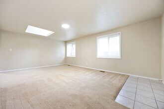 12552 SE Ramona St in Portland, OR - Building Photo - Building Photo