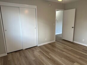 429 S Sunset St, Unit C in Ridgecrest, CA - Building Photo - Building Photo