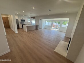 21420 Chatsworth St in Los Angeles, CA - Building Photo - Building Photo