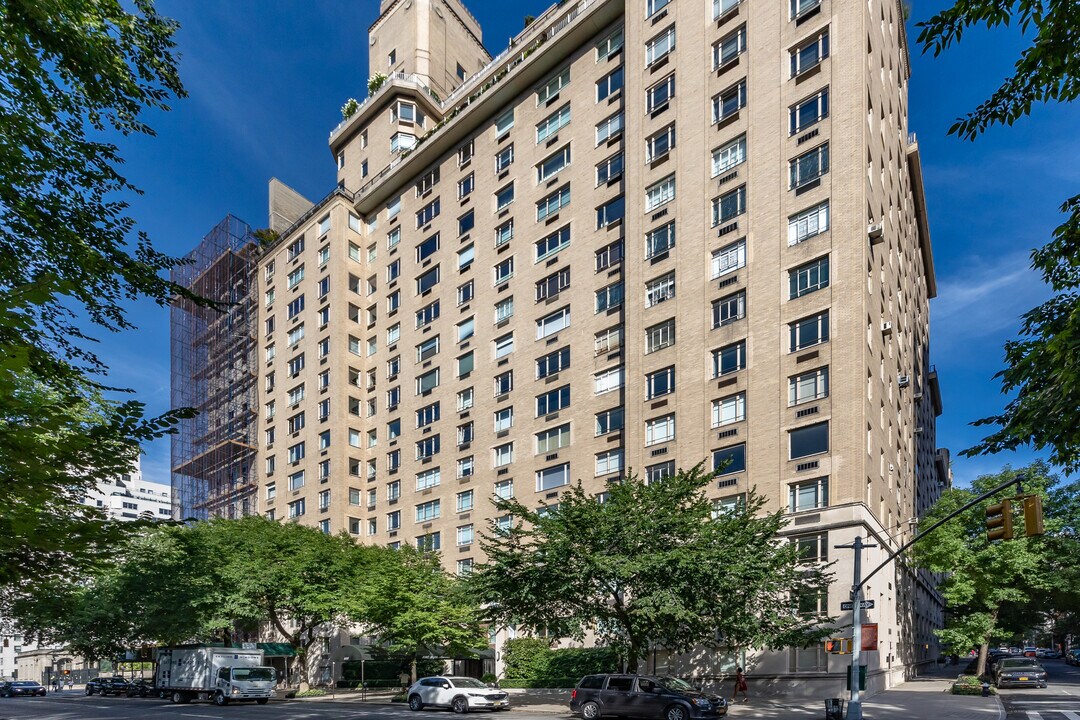 880 Fifth Ave in New York, NY - Building Photo