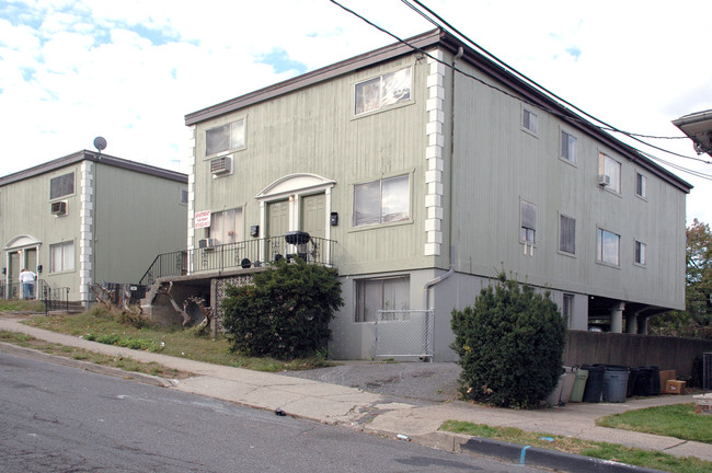 126 E 24th St in Paterson, NJ - Building Photo - Building Photo