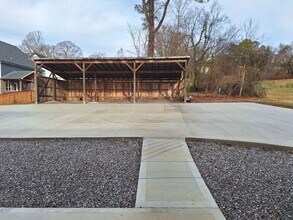 5201 Lonas Dr in Knoxville, TN - Building Photo - Building Photo