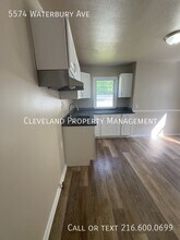 5574 Waterbury Ave in Maple Heights, OH - Building Photo - Building Photo
