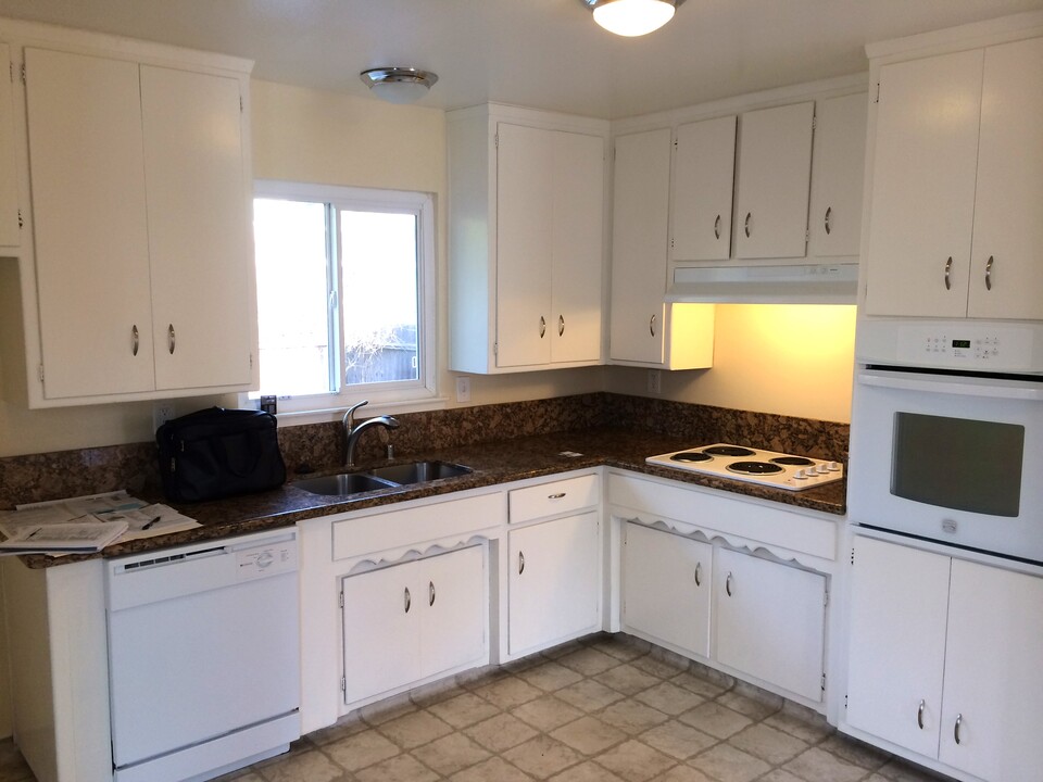 2843 Sweet Way in Sacramento, CA - Foto de edificio
