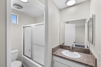 Collins Condominiums in Tarzana, CA - Building Photo - Building Photo