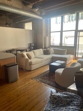 215 N Aberdeen St, Unit 207B in Chicago, IL - Building Photo - Building Photo