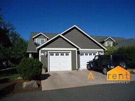1298 Clearsprings Dr in Medford, OR - Building Photo