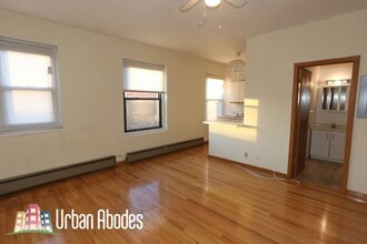 631 W Barry Ave, Unit M08B in Chicago, IL - Building Photo - Building Photo