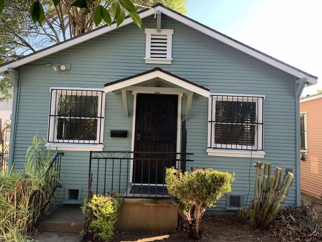 402 Micheltorena St, Unit 3/4 in Los Angeles, CA - Building Photo - Building Photo