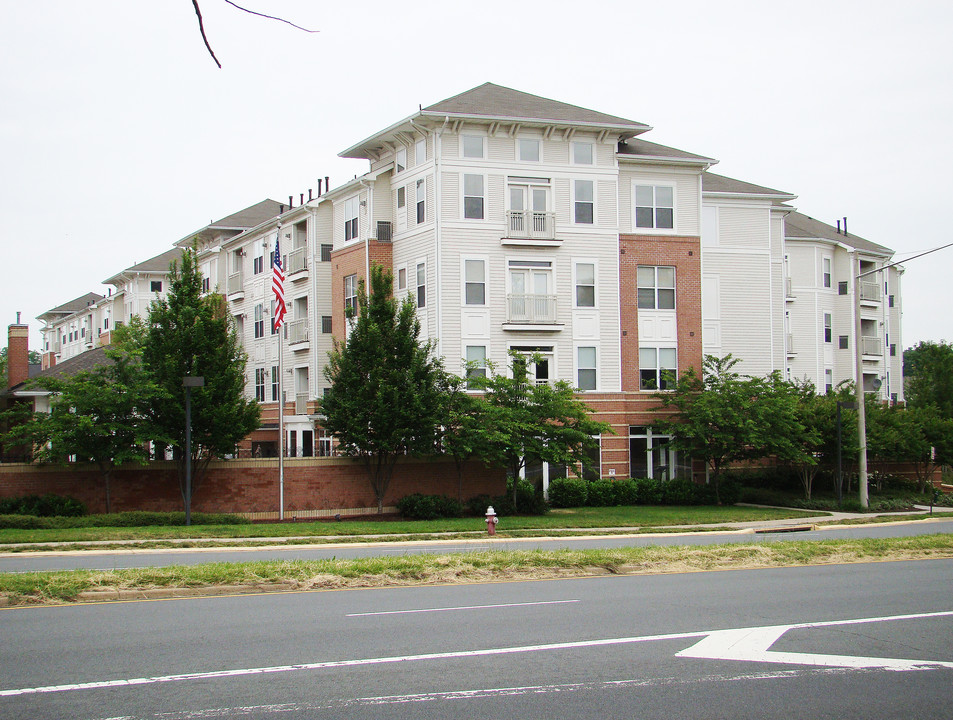 Marquis At Vienna Station in Vienna, VA - Foto de edificio