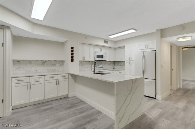 property at 1220 Wildwood Lakes Blvd