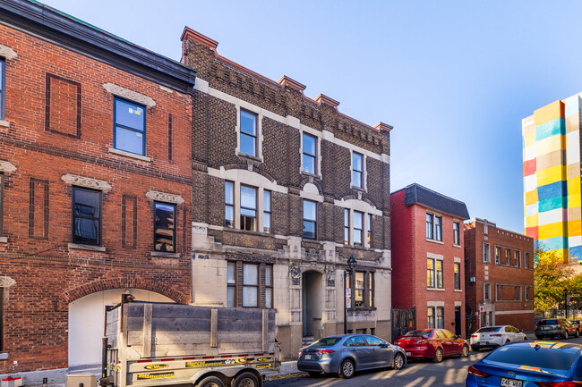 1220 Saint-Christophe Rue in Montréal, QC - Building Photo - Building Photo