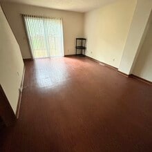 827 Fisher Dr in Lansing, MI - Foto de edificio - Building Photo