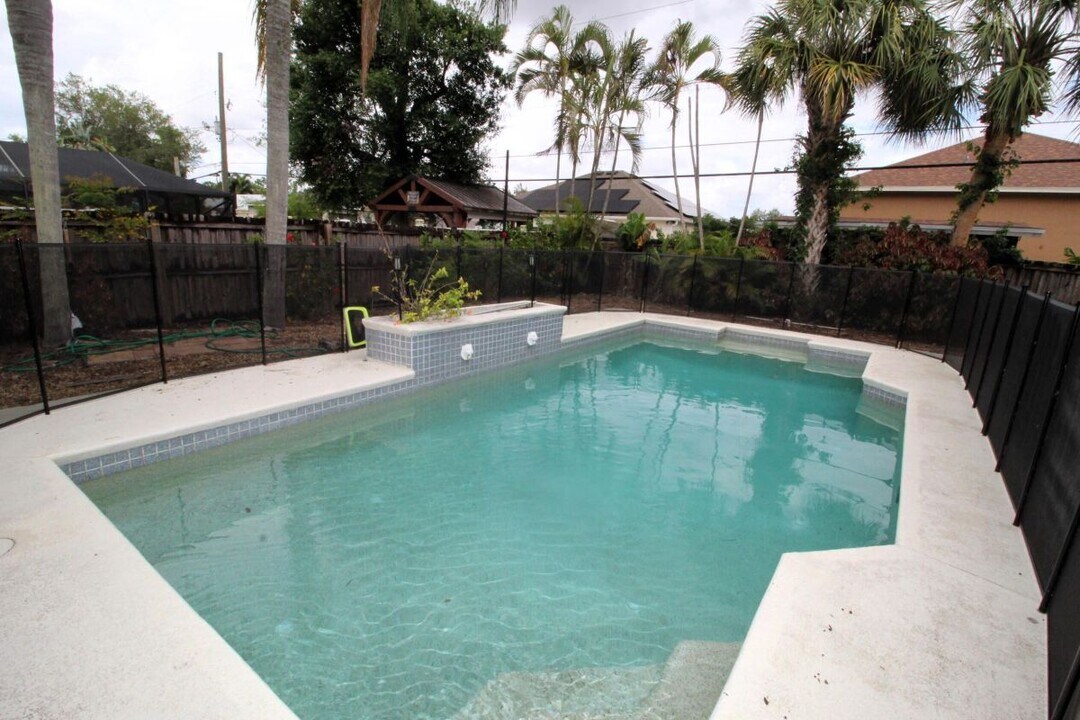 2073 SW Capeador St in Port St. Lucie, FL - Building Photo