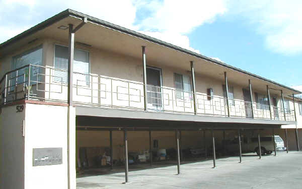 527-529 Callan Avenue in San Leandro, CA - Foto de edificio - Building Photo