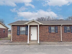 8-408 Thompsonville Ln in Oak Grove, KY - Building Photo