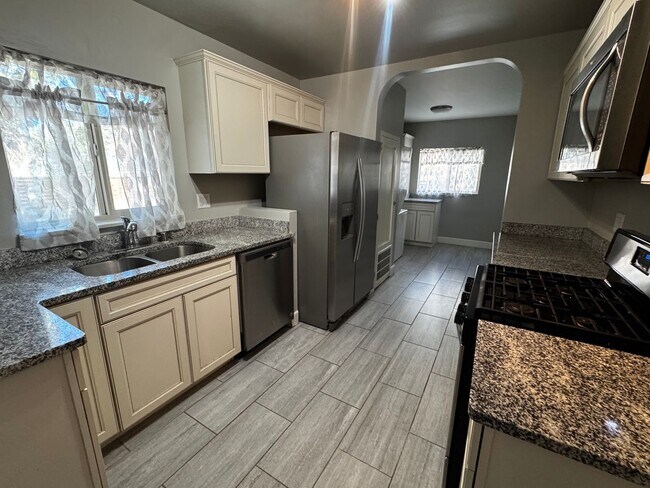 2945 Santa Clara Ave SE in Albuquerque, NM - Building Photo - Building Photo